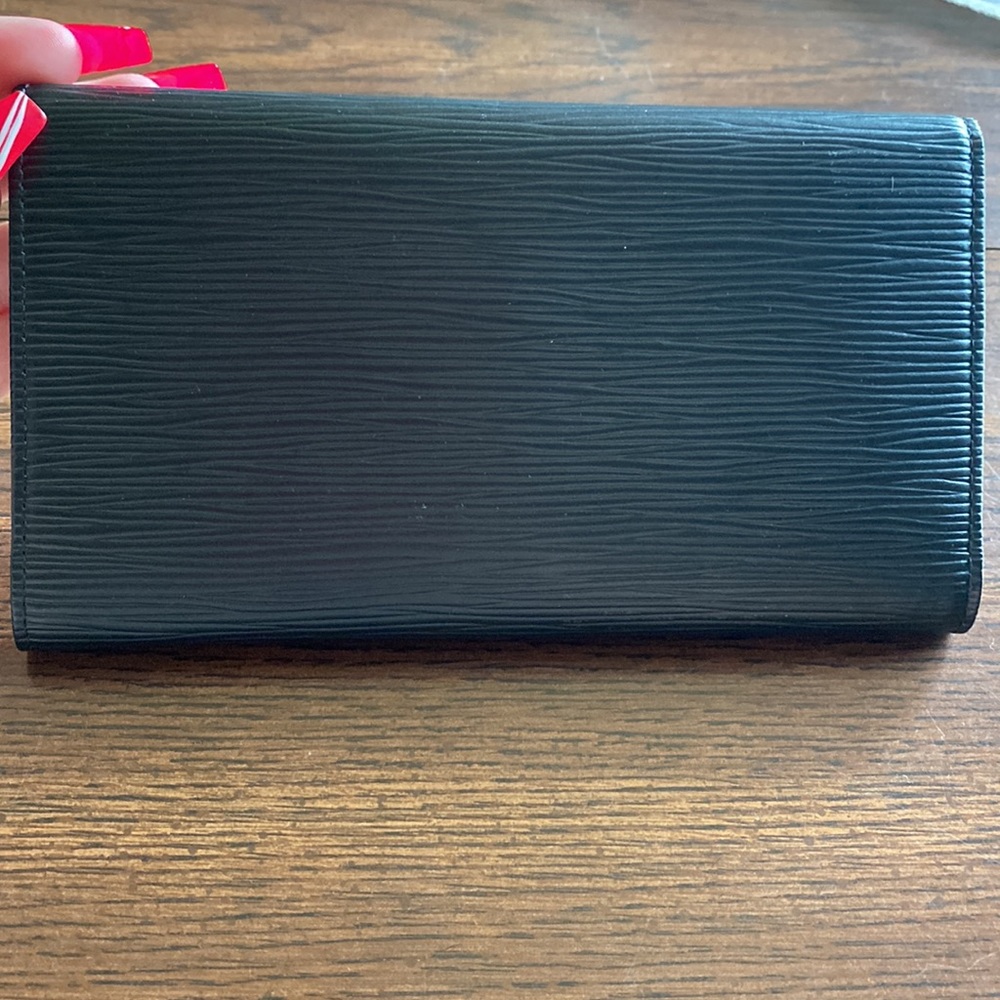 Authentic Louis Vuitton black epi wallet. Gently used no wear - Picture 2 of 8